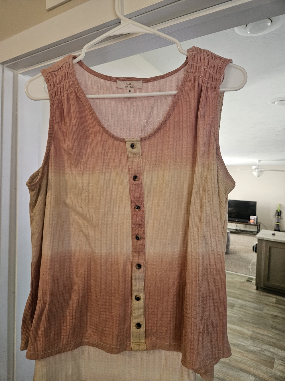 Como Vintage Pink and Cream Ombre Button-Front Ribbed Tank